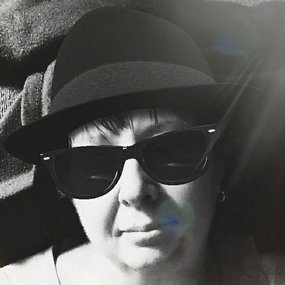 Meet your Posher, Carol - Picture 1 of 1